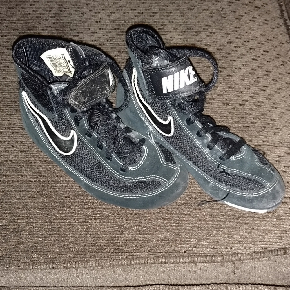 Nike wrestling shoes